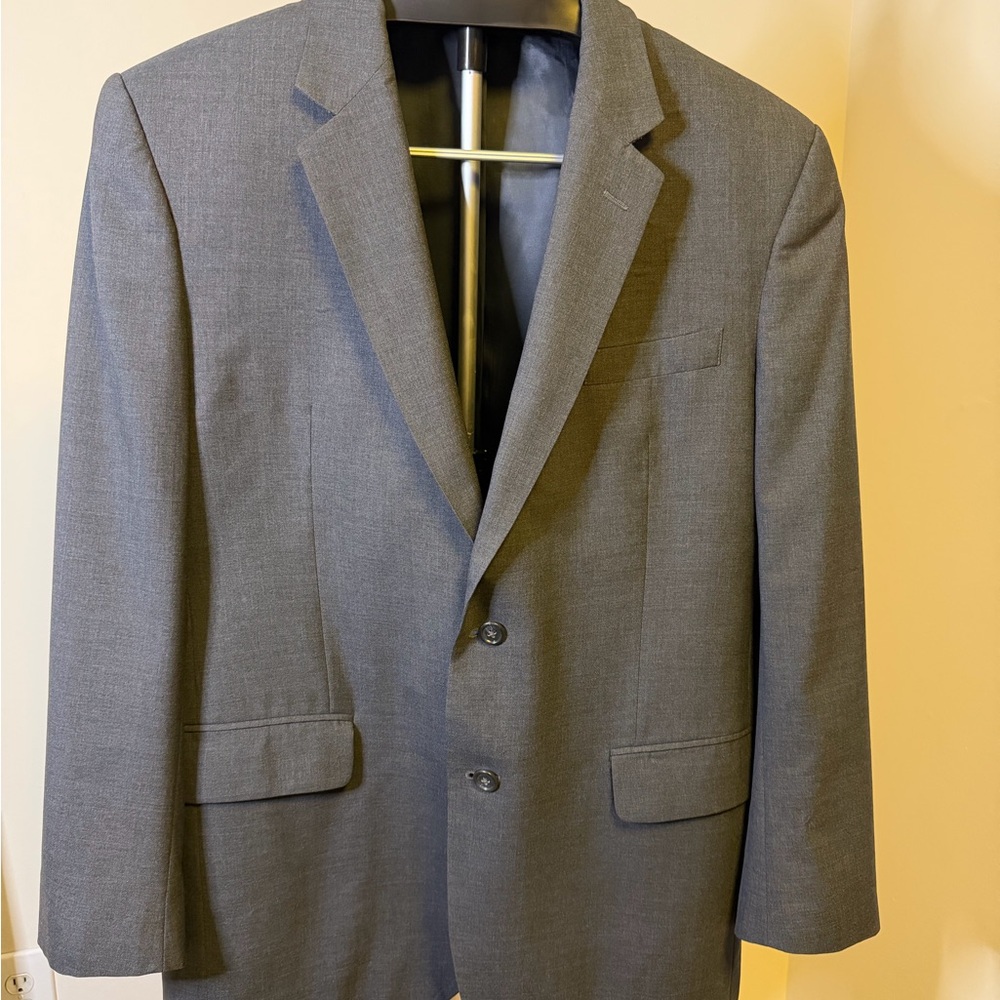 Jos. A. Bank Charcoal Blazer 43R
100% Wool